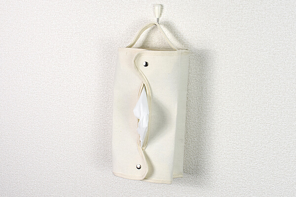 スリコ（3COINS）「コットンティッシュケース」は壁掛け対応で邪魔にならない！　無地だから自分好みにデコるのもアリ!?の画像5