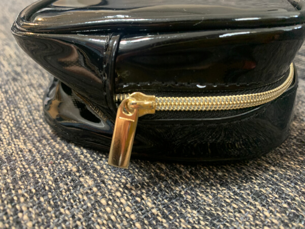 色が薄めのゴールド（C）サイゾーウーマン