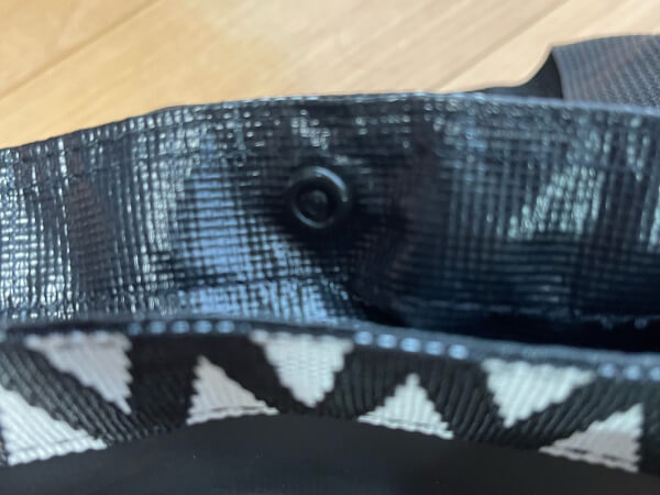 スナップボタンで開閉自由（C）サイゾーウーマン