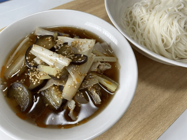 この夏、もう一度リピしたいレシピ決定！　【ナスと豚バラのそうめん】は食欲爆進、ラー油がピリッと効いてる！の画像4