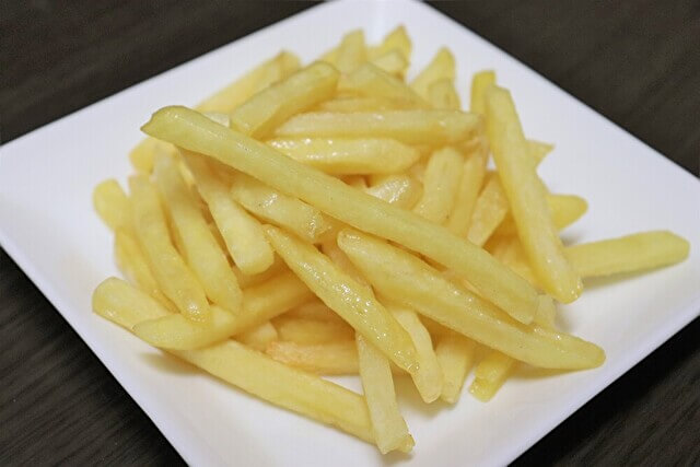 冷凍フライドポテト、3社ガチ食べ比べ！　超高コスパ・業務スーパー超えのおすすめは？【採点表付き】