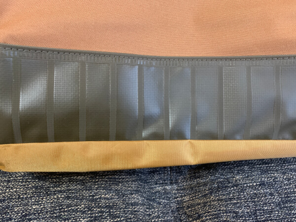 【付録レビュー】「MonoMax」12月号、L.L.Bean ビーン・ブーツ風トートバッグは大容量！　生地と裁縫のクオリティは？