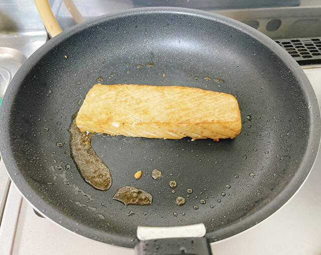 『家事ヤロウ!!!』【マグロ漬けステーキ】を作ったら箸が止まらなくなった！　パンチの効いたソースとムッチリ食感が最高なレシピ