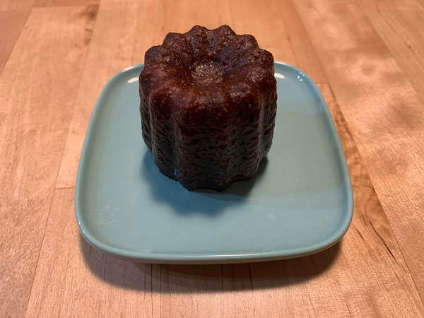 中はモチモチ、外はカリカリ……大阪で人気の「カヌレ」食べ比べ！　「甘いのが苦手な人」にもオススメできる一品は？