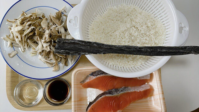 『きのう何食べた？』レシピ【鮭とゴボウの炊き込みご飯】完全再現！　入れて炊くだけ、時短で香り豊かな旅館の味が完成の画像1