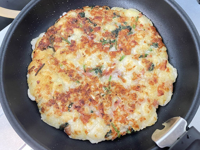 餅大量消費レシピ！　タサン志麻の【餅と切り干し大根のおやき】を作ってみたら、予想以上に簡単で優しい味がおいしかった