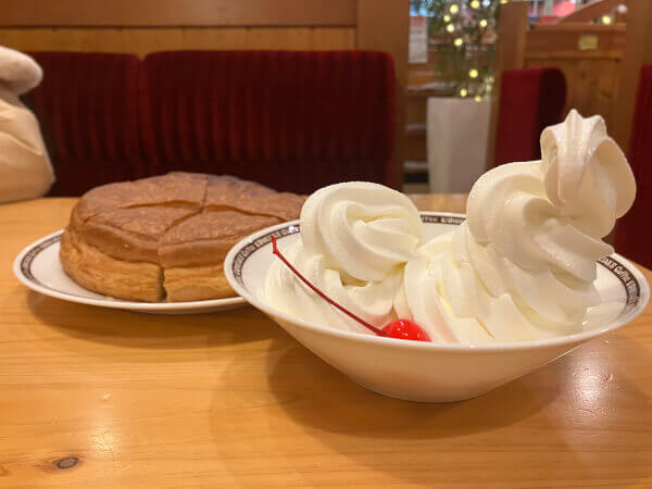 コメダ珈琲の人気メニュー「シロノワール」裏技4選！　地元民驚がく「ソフトクリームデラ盛り」とは？