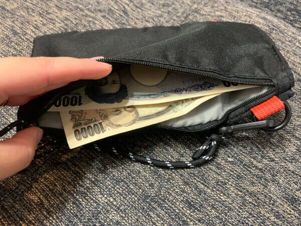 【付録レビュー】「MonoMax」2月号、シャカ スマホショルダーバッグは「財布機能付き」！　雨の日も使えて利便性バツグン