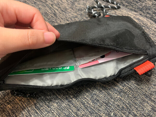 【付録レビュー】「MonoMax」2月号、シャカ スマホショルダーバッグは「財布機能付き」！　雨の日も使えて利便性バツグン