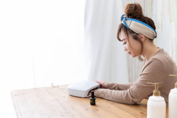 元ネイリストが教える！　ジェルネイル初心者が“やってはいけないこと”ランキングベスト5