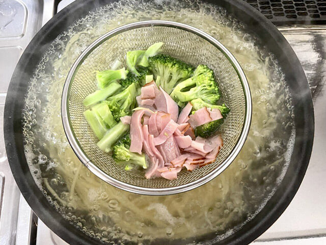 『家事ヤロウ!!!』【ブロッコリーとベーコンのパスタ】は、味シミ麺がうまい時短レシピ！