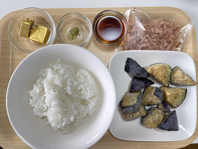 『家事ヤロウ!!!』業スーの揚げなす乱切りレシピを再現！　【茄子バタ丼】は5分でできて満足感◎