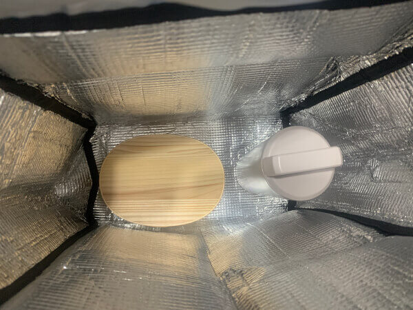 「ディーン＆デルーカ 保冷機能付き デイリーBIGトート」の内部にお弁当箱とタンブラーを入れた画像