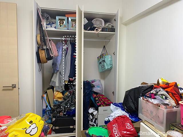 片付けのプロが指摘する「クローゼットのNG収納」！　服の脱ぎ散らかしはコレで解決の画像6