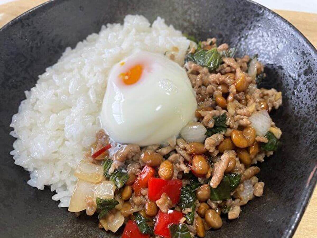 バズレシピ【納豆ガパオライス】の画像