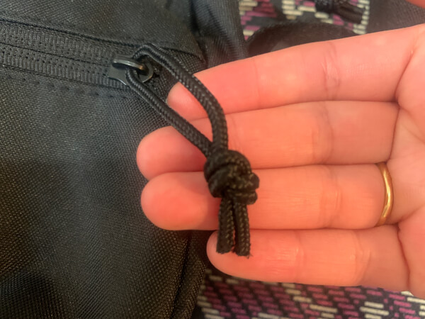 「MonoMax」（宝島社）8月号付録「ナンガ 10ポケットショルダーバッグ」の引き手の紐の画像