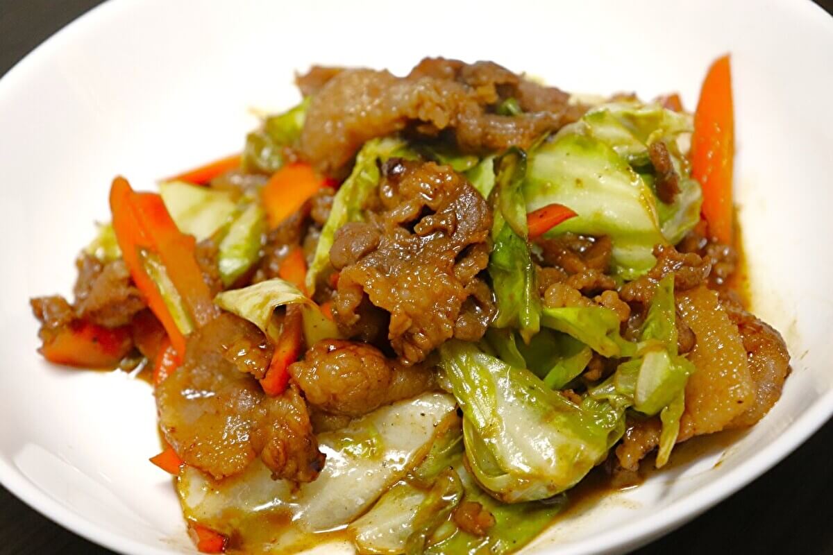 業務スーパー「豚焼肉たれ付け」500gで作った肉野菜炒めの画像