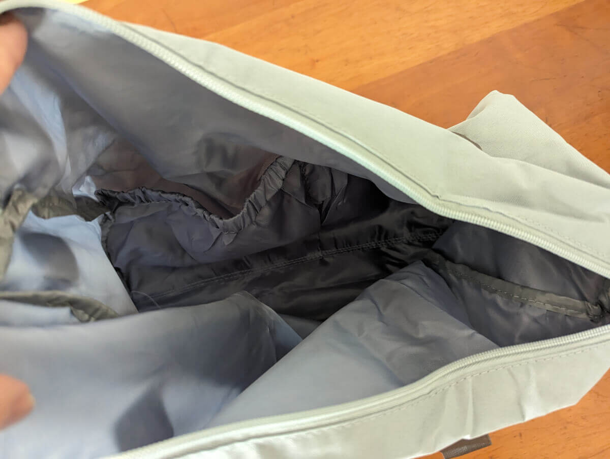 「オトナミューズ」（宝島社）2023年11月号付録「emmi×SHAKA 2WAYレジャーボストン」の内ポケットの画像