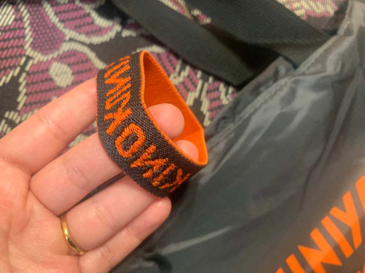 「MonoMax」11月号（宝島社）付録「KINOKUNIYA紀ノ国屋 保温冷機能付きトートバッグ」のゴムバンドの画像