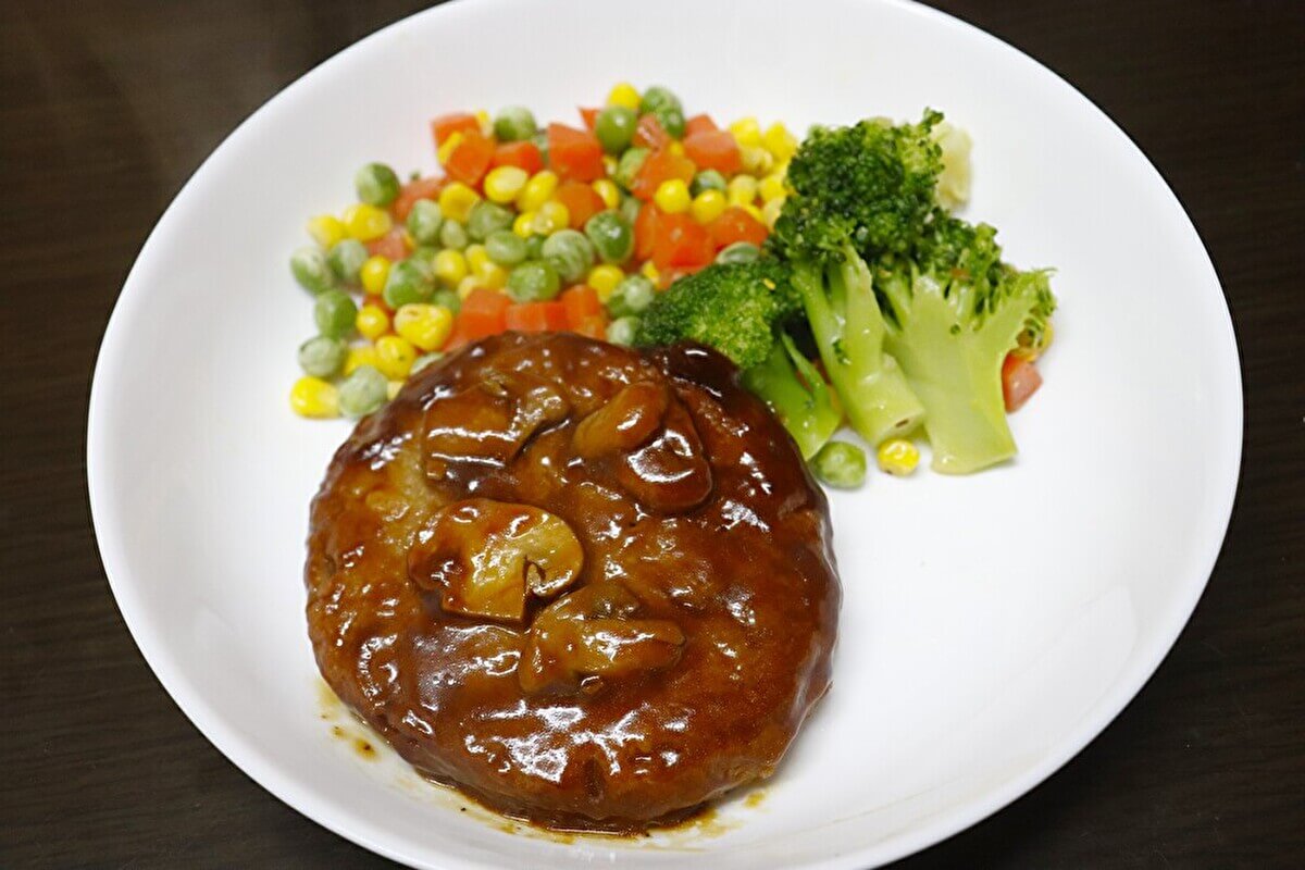 業務スーパー「マッシュデミグラスソースハンバーグ」の画像