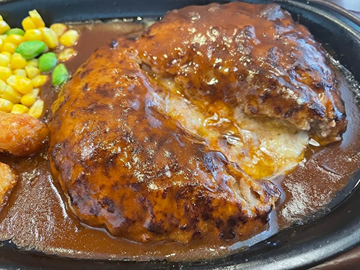 ガスト「チーズINハンバーグ」の画像