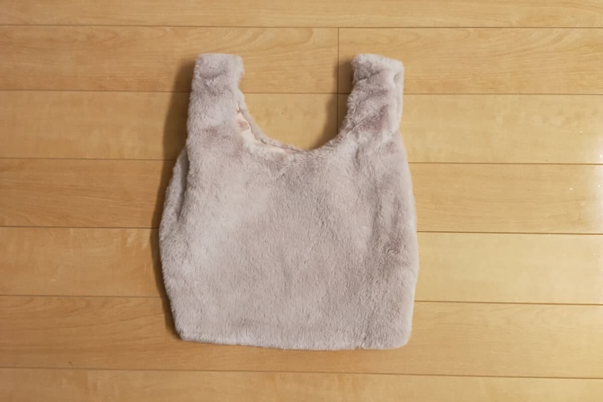 ダイソーのエコファーバッグの画像