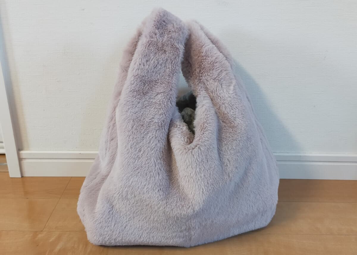 ダイソーのエコファーバッグの画像