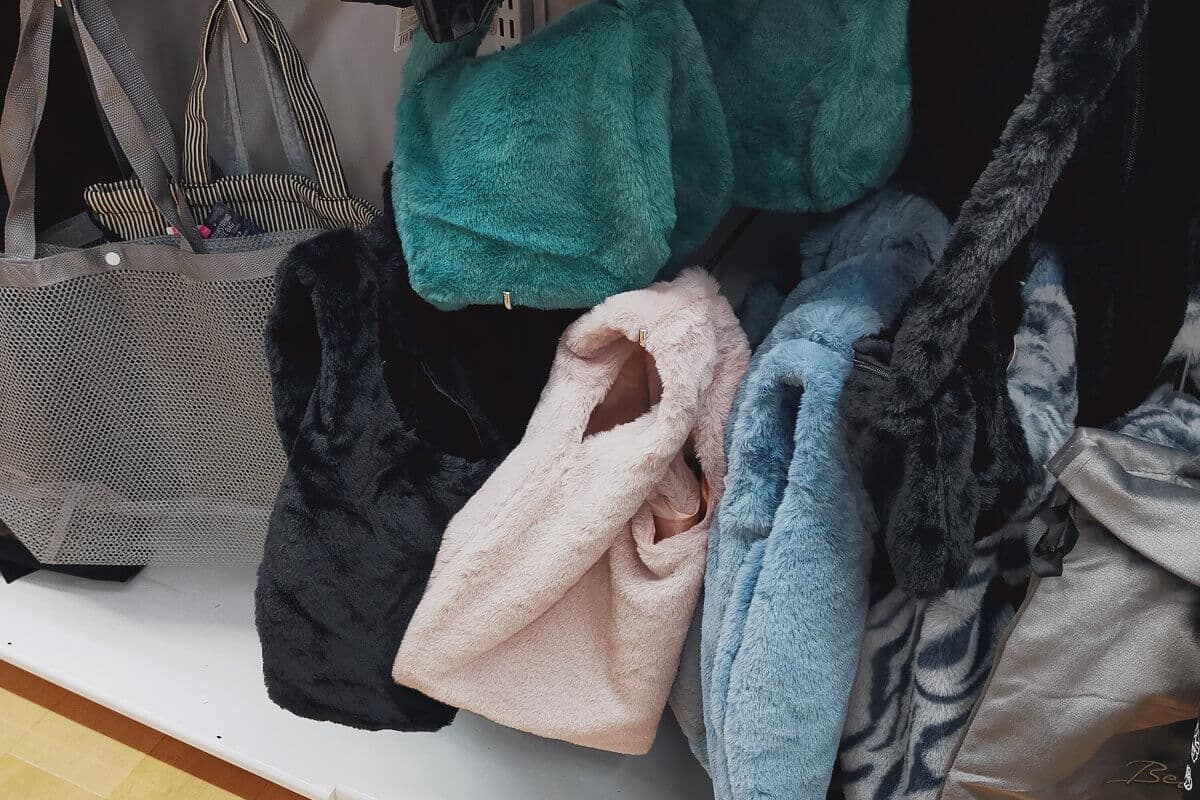 ダイソーのエコファーバッグの画像