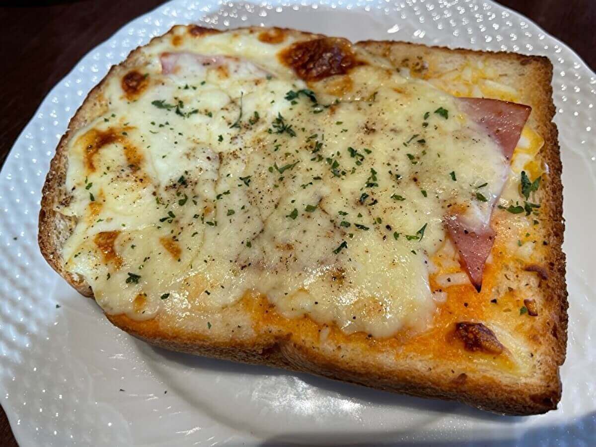 星野珈琲店モーニング「ハムチーズトースト」の画像