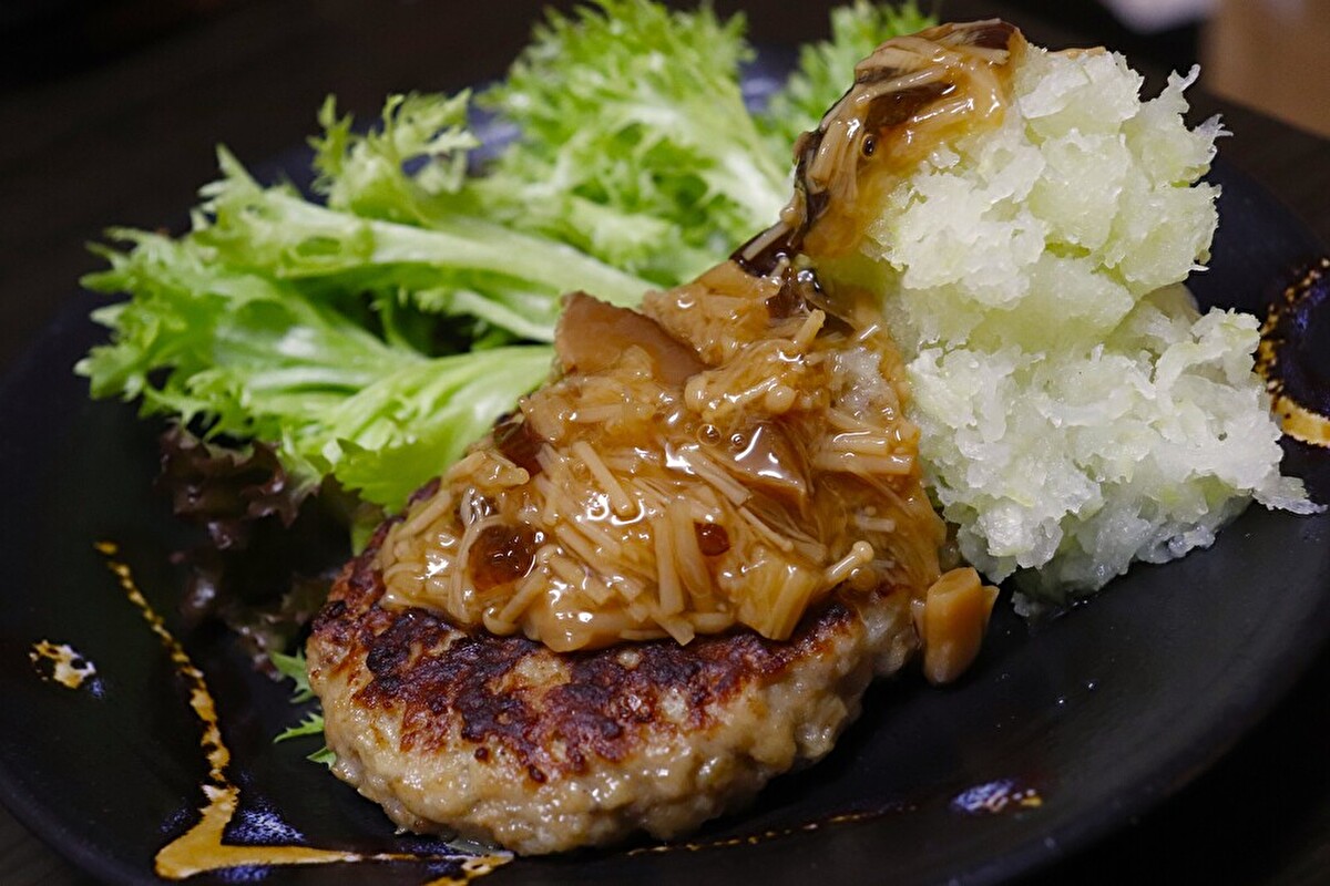 ドンキ情熱価格「きのこ三昧」活用レシピ 【きのこ三昧おろしハンバーグ】の画像