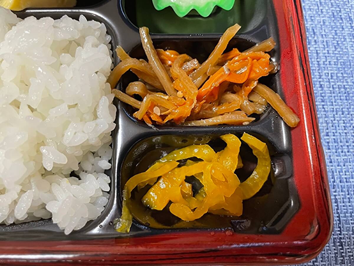 オリジン「縞ほっけ弁当」の付け合わせの画像
