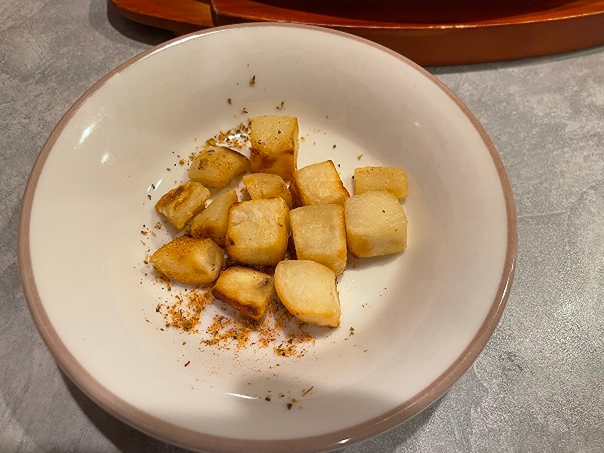 サイゼリヤ「カリッとポテト」に「やみつきスパイス」をまぶした画像