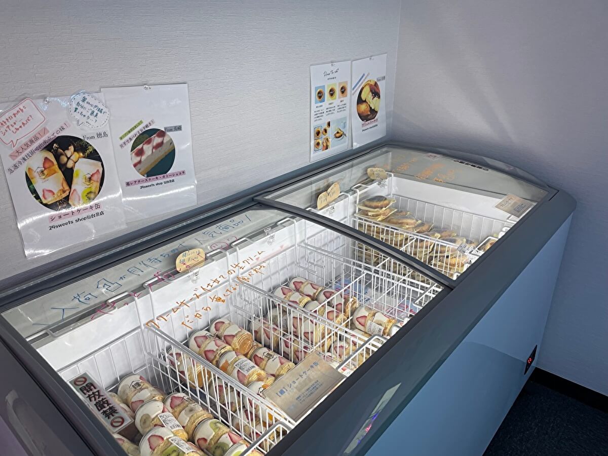 スイーツ専門の無人販売所「24（トゥエンティフォー）」店内の画像