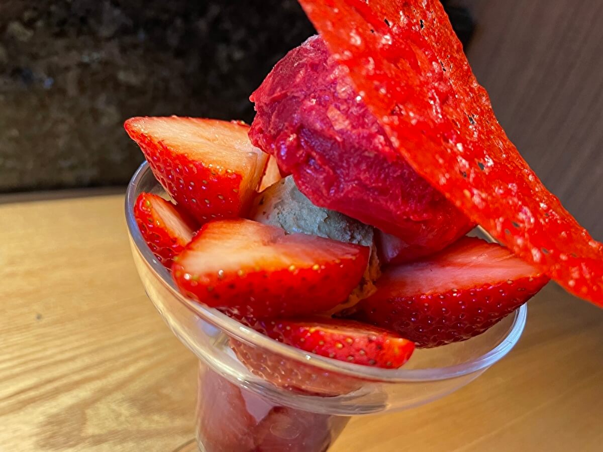 「benzaiten Cafe」いちごパフェの画像