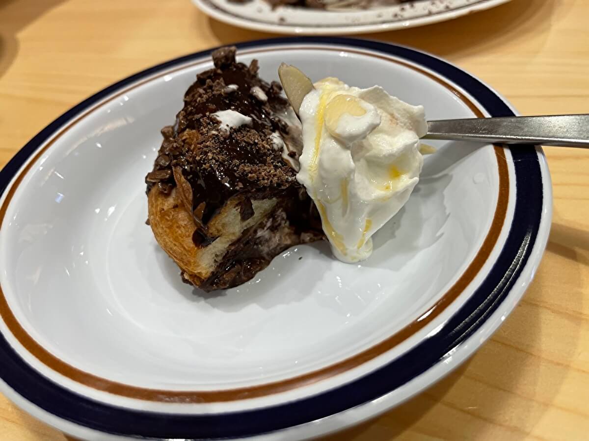 コメダ新作「シロノワール ショコラパッション」の画像