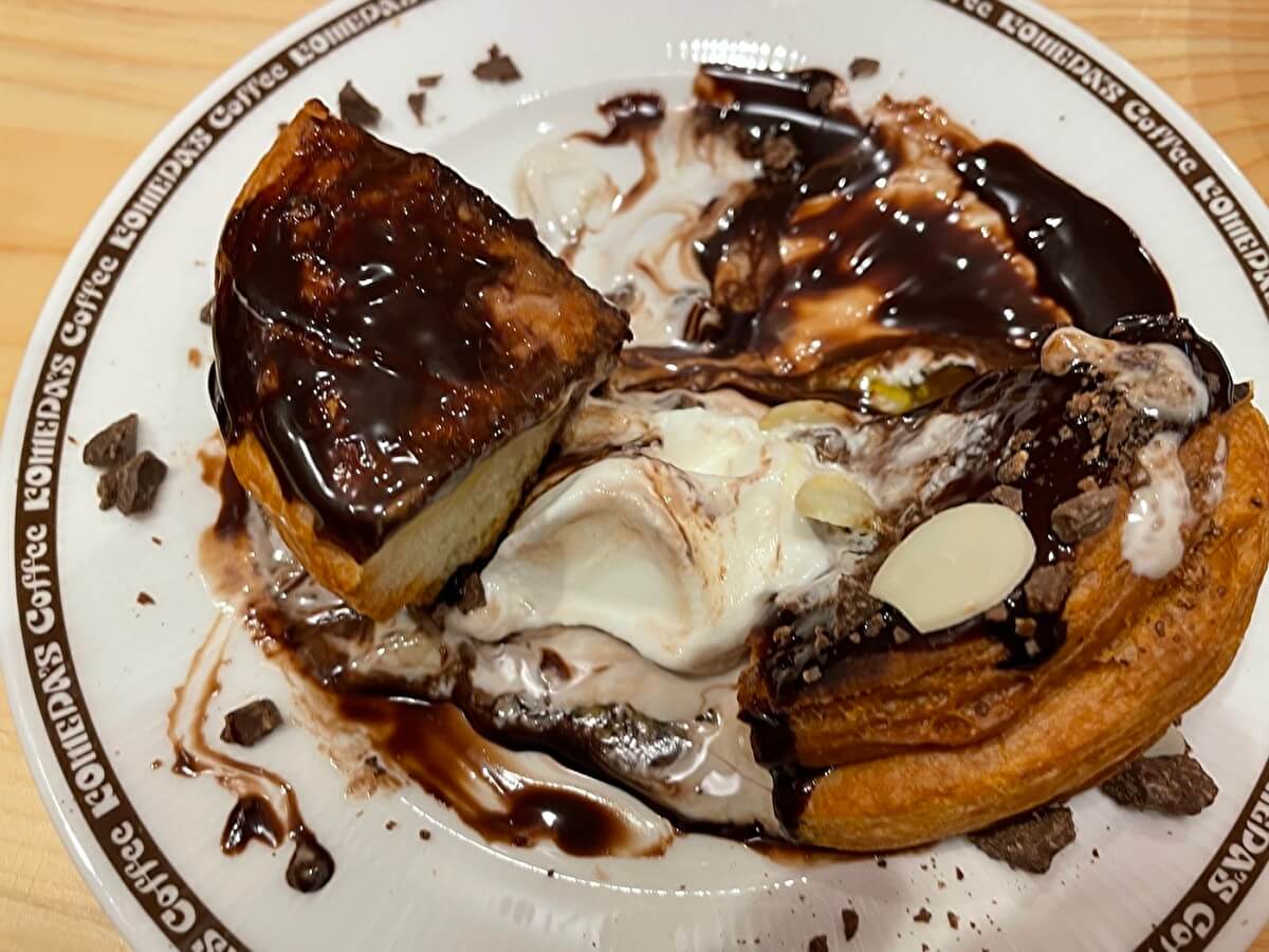 コメダ新作「シロノワール ショコラパッション」の画像