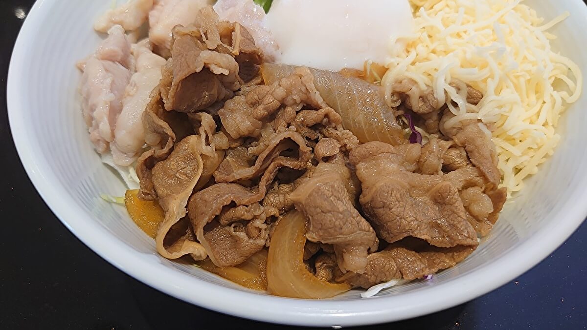 吉野家「チーズ牛サラダ」の画像