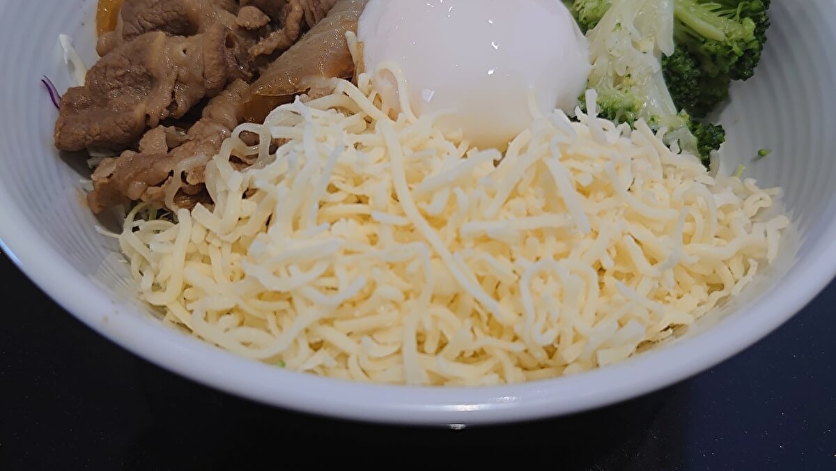 吉野家「チーズ牛サラダ」の画像