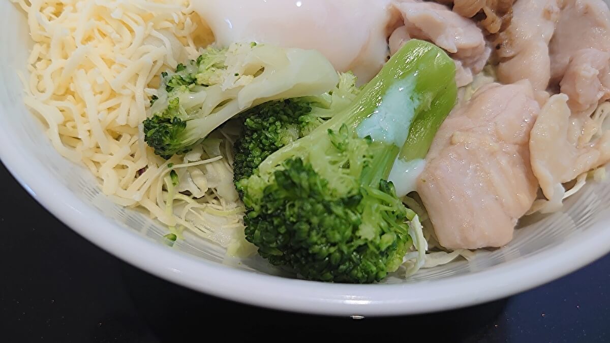 吉野家「チーズ牛サラダ」の画像