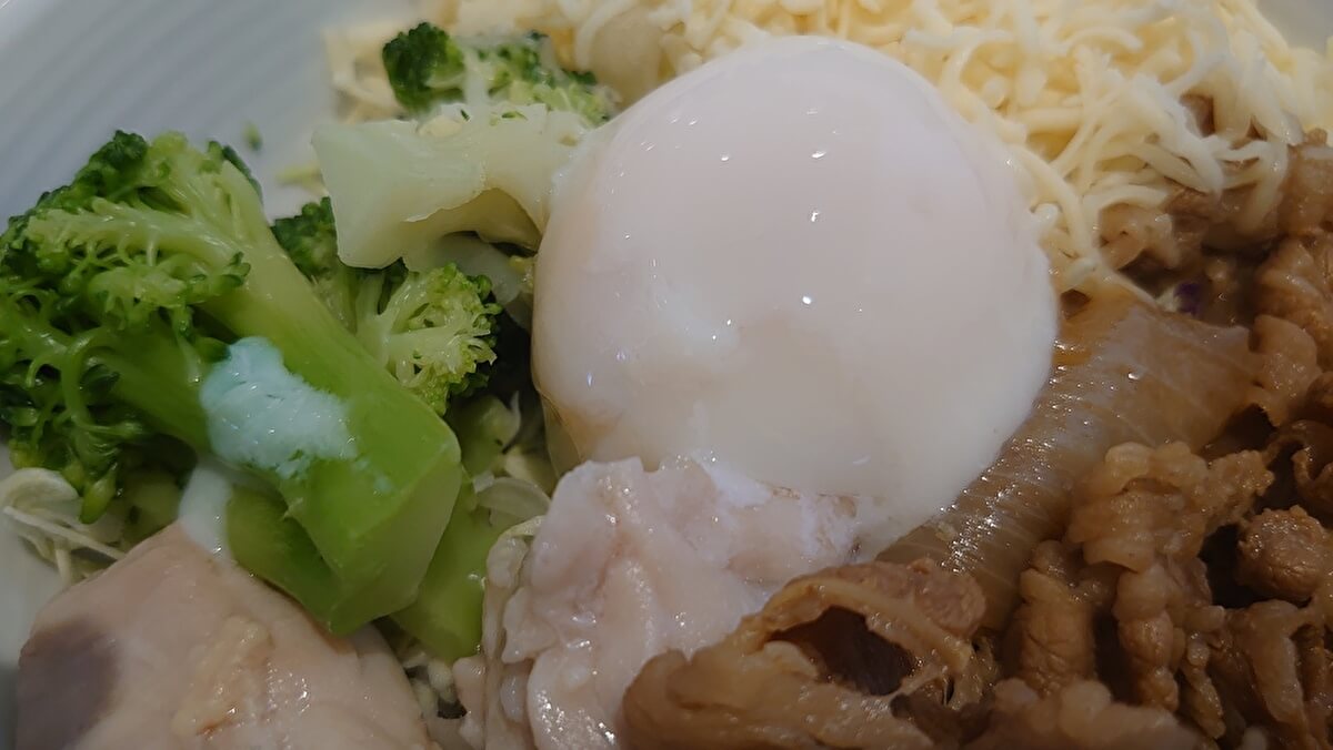 吉野家「チーズ牛サラダ」の画像