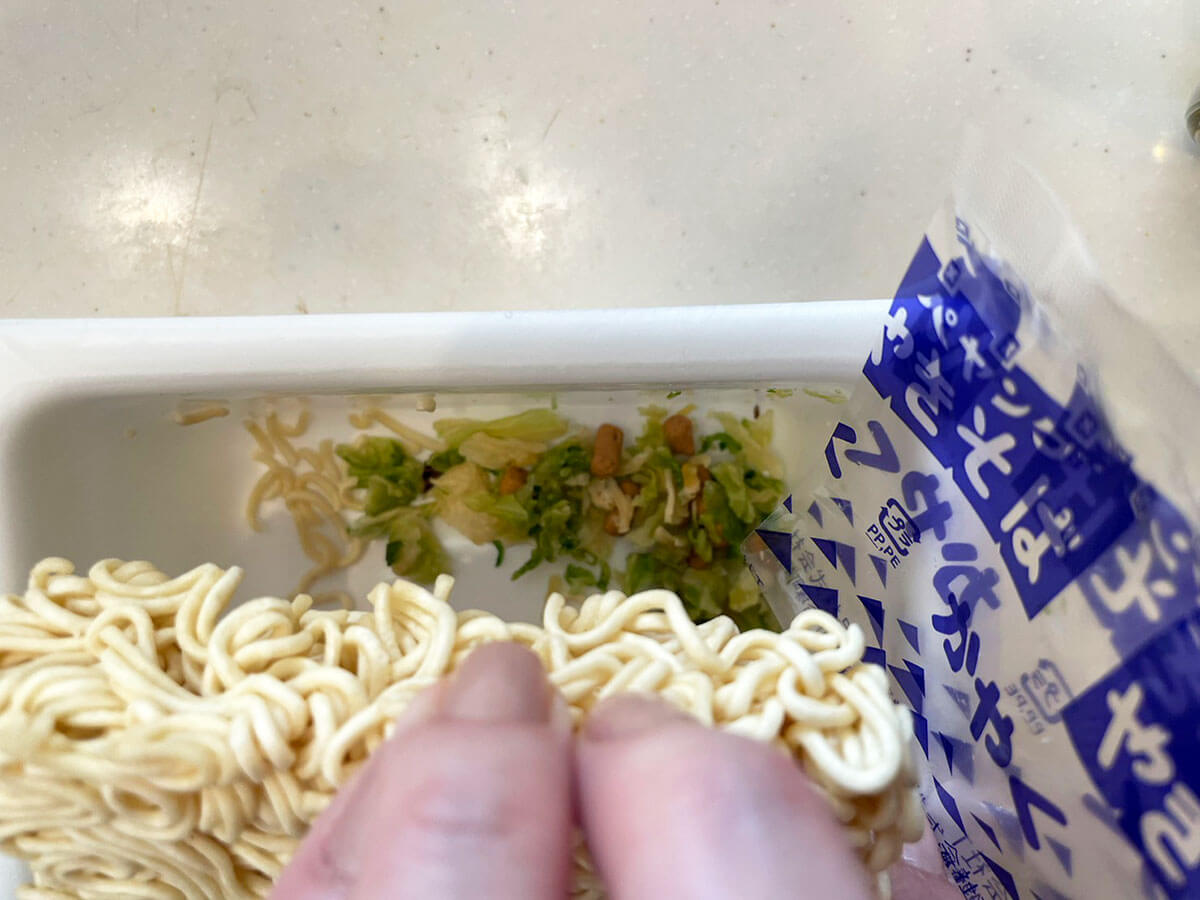 【ペヤング】木村拓哉考案のアレンジレシピとは？　キムチ納豆＆オリーブオイルがおいしすぎ！の画像2