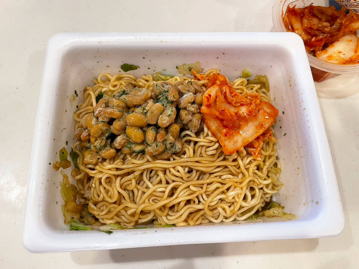 【ペヤング】木村拓哉考案のアレンジレシピとは？　キムチ納豆＆オリーブオイルがおいしすぎ！の画像7