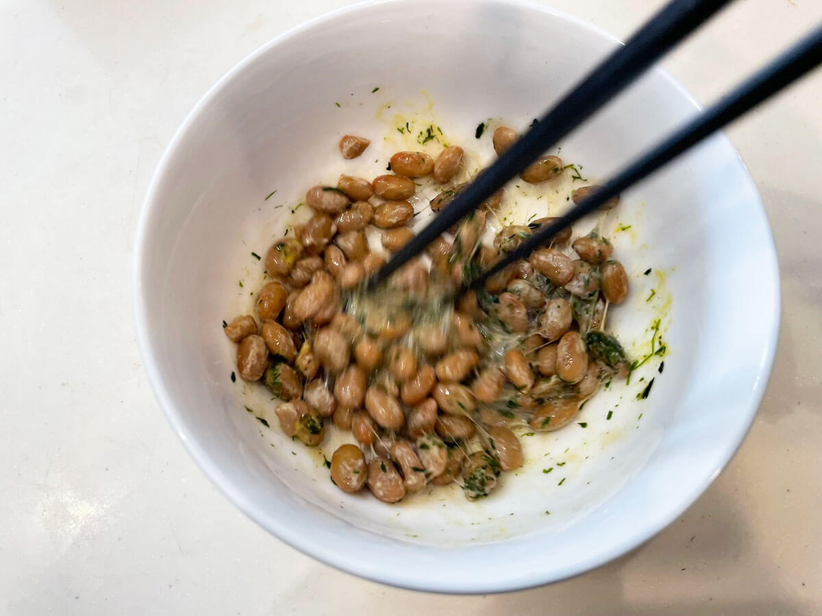 【ペヤング】木村拓哉考案のアレンジレシピとは？　キムチ納豆＆オリーブオイルがおいしすぎ！の画像6