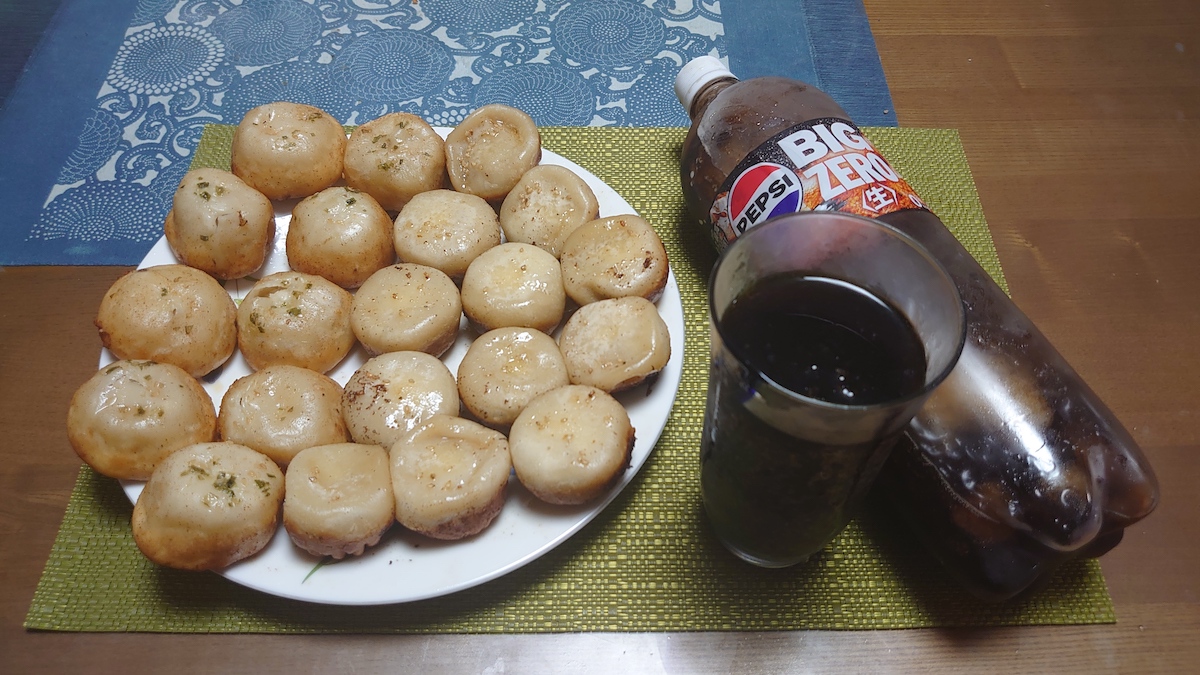 マクド「スパイシーマックチキン」を倍バーガーにした結果……？　業務スーパー「正宗生煎包」焼き小籠包がおいしい！【デカ盛り日記】の画像12